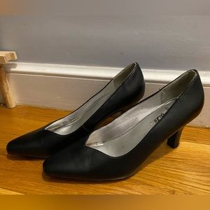 Comfortable black heels - LifeStride Casey Heels size 9M